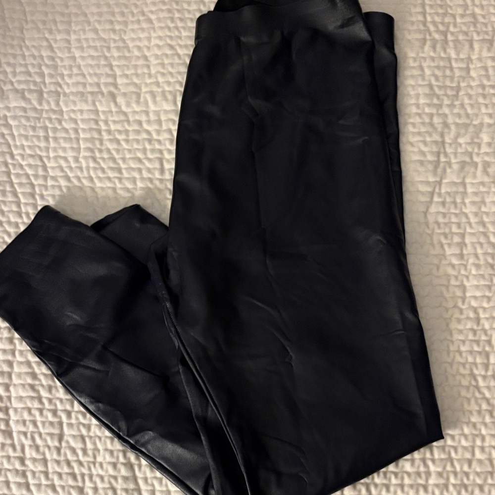 HUE Women's Classic Black Leggings
